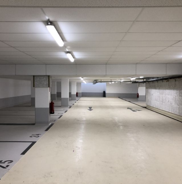 Parkplätze einer Tiefgarage